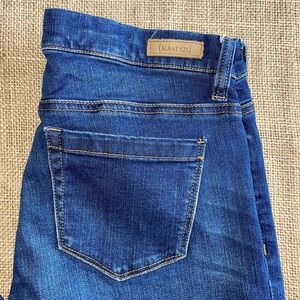 Blank NYC skinny classique jeans. Medium blue denim wash. Super comfy skinnies!